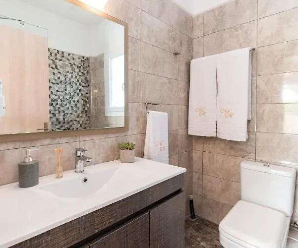 Mamfredas Luxury Villa *