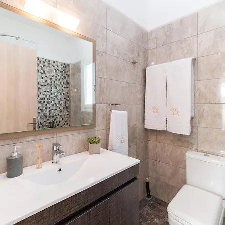 Mamfredas Luxury Villa *